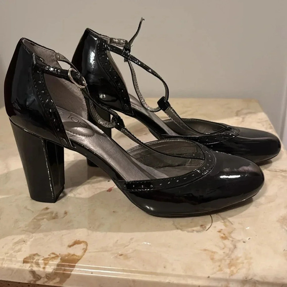 Me Too black heels size 7.5 - Picture 3 of 5